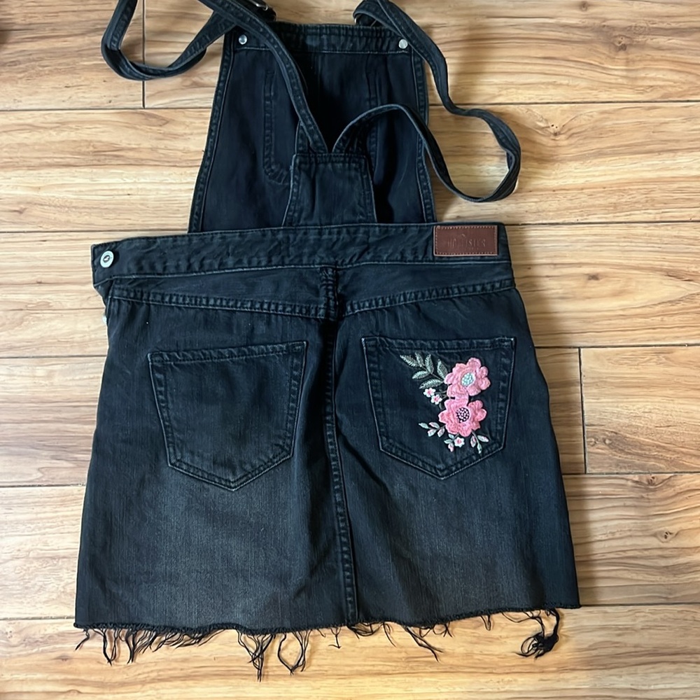 Hollister Black Distressed Denim Overall Skirt XS – Embroidered Details